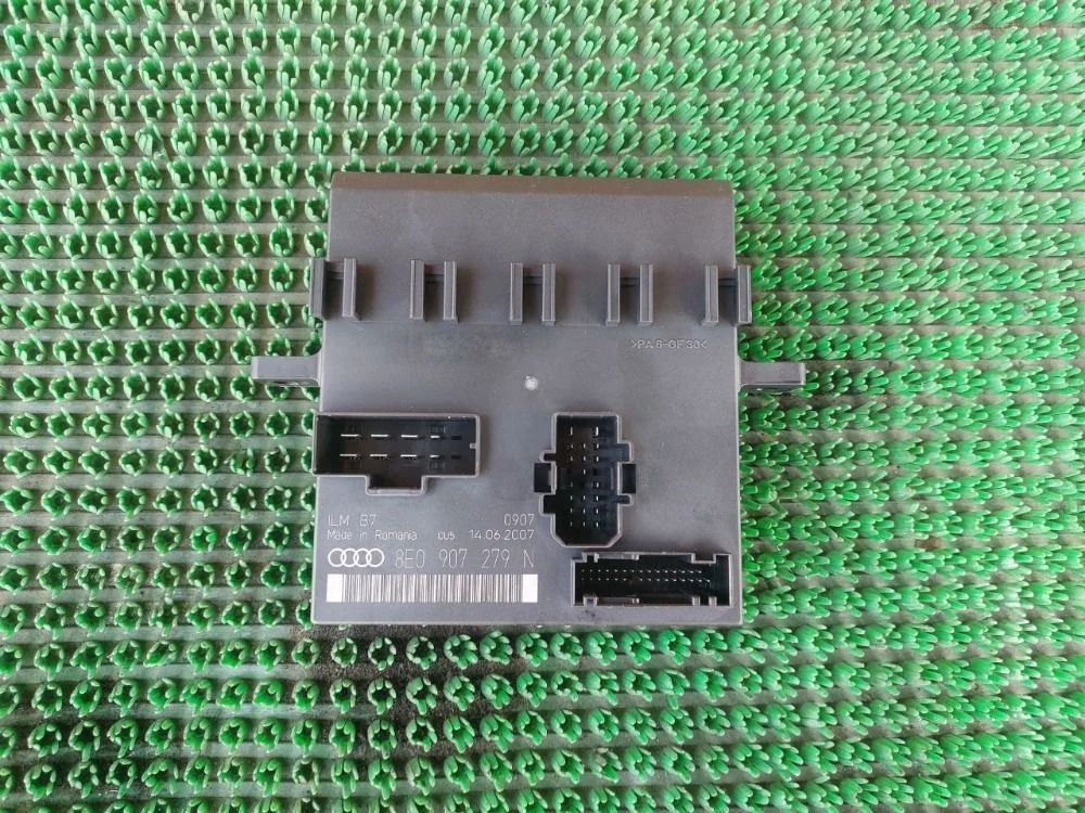 Блок управления бортовой сети Audi A4 B7 (2004—2009)