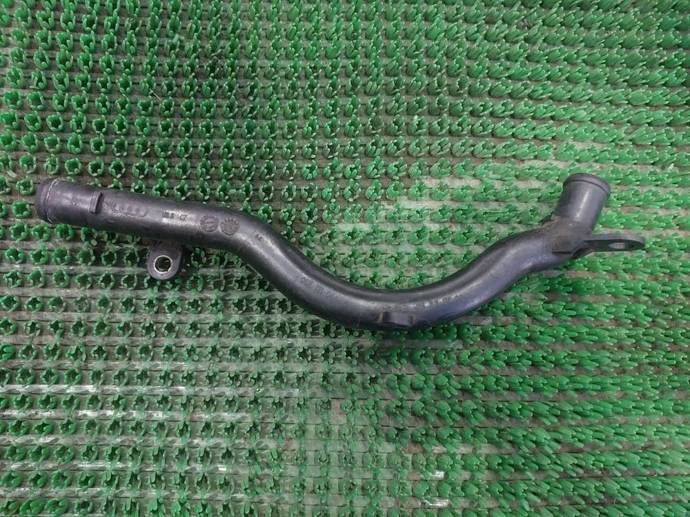 Патрубок системы охлаждения Audi A6 C6 (2004—2008)