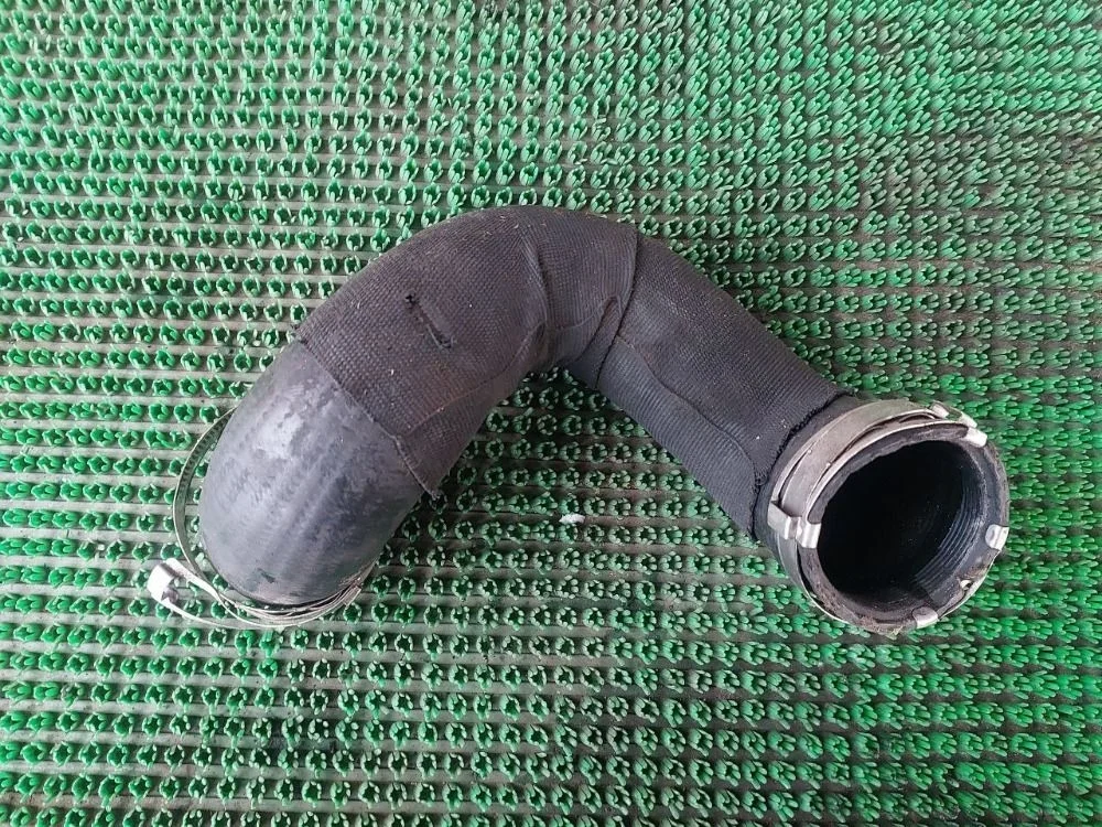 Патрубок интеркулера Audi A6 C6 (2004—2008)