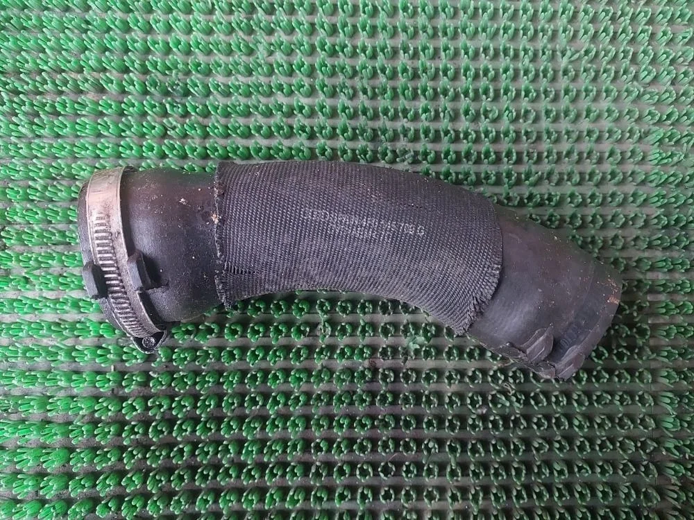 Патрубок интеркулера Audi A6 C6 (2004—2008)