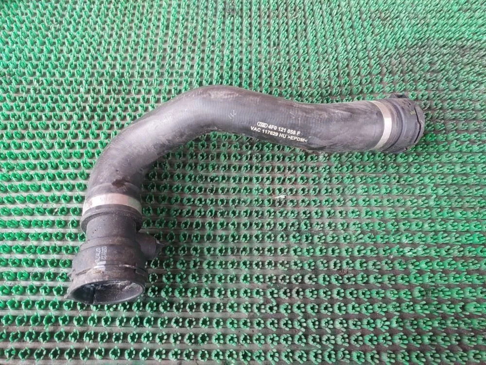 Патрубок системы охлаждения Audi A6 C6 (2004—2008)