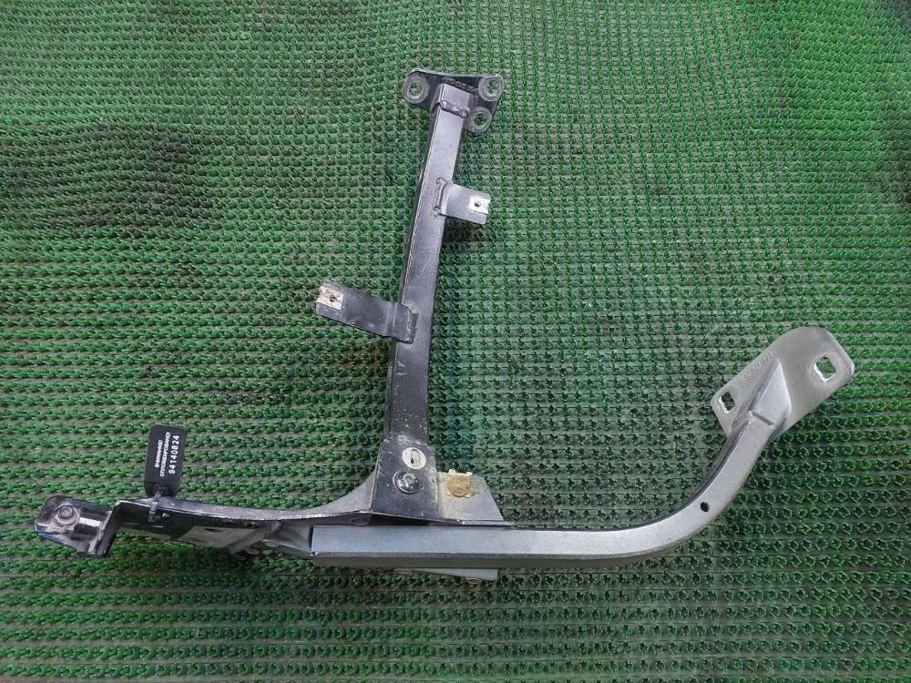 Кронштейн крепления крыла Audi A8 D4 (2010—2014)