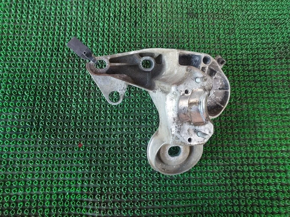 Кронштейн опоры двигателя Audi A6 C6 (2004—2008)