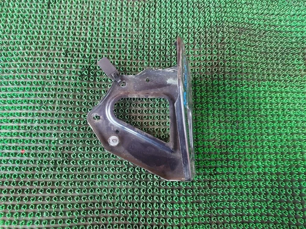 Кронштейн крепления крыла Audi A6 C6 (2004—2008)