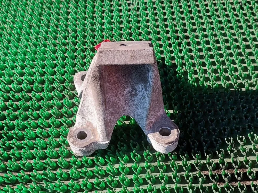 Опора двигателя левая Audi A6 C6 (2004—2008)