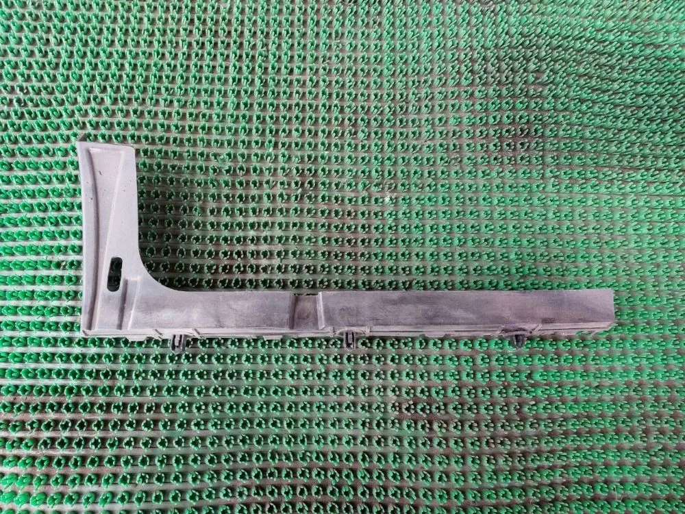 Направляющая заднего бампера левая Audi A8 D4 (2010—2014)