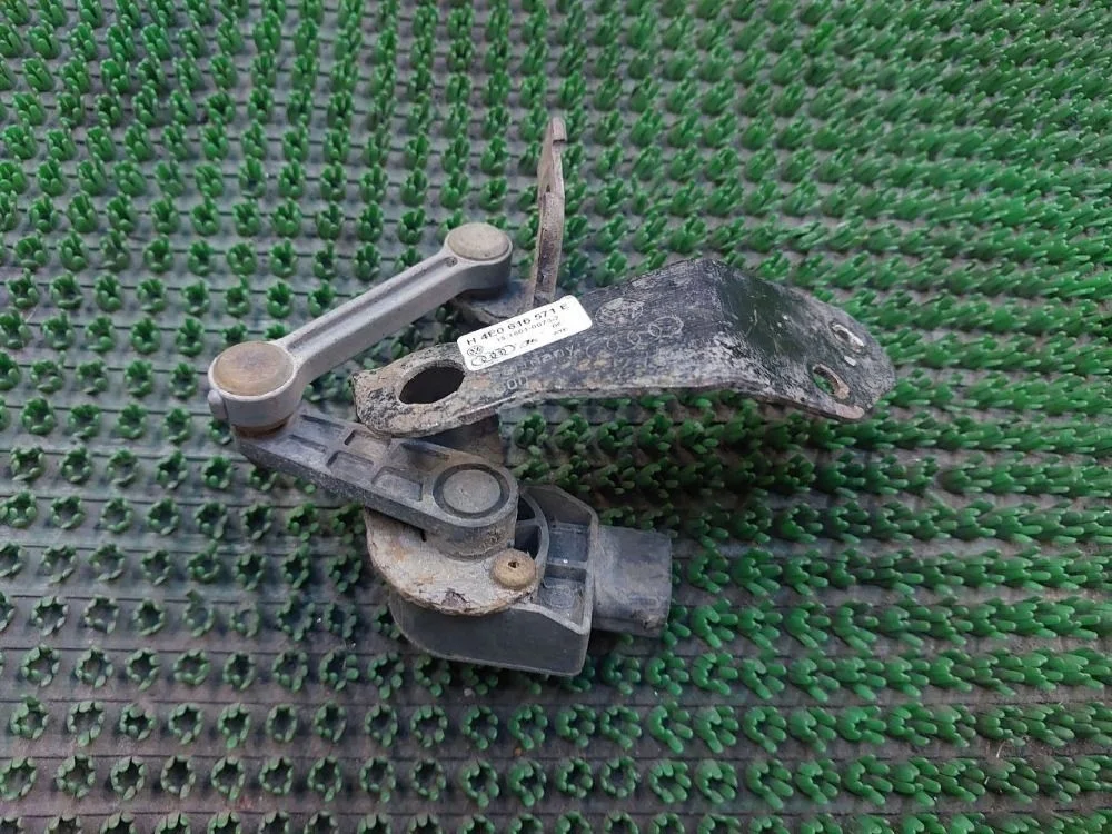 Датчик регулировки дорож. просвета Audi A8 D3 рестайлинг (2005—2007)