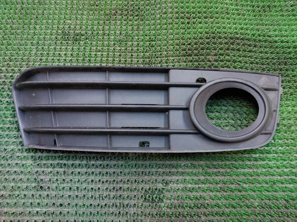 Решетка на противотуманную фару Audi A4 B8 (2007—2012)