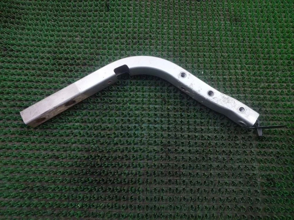 Кронштейн крепления крыла Audi A8 D3 рестайлинг 2 (2007—2010)