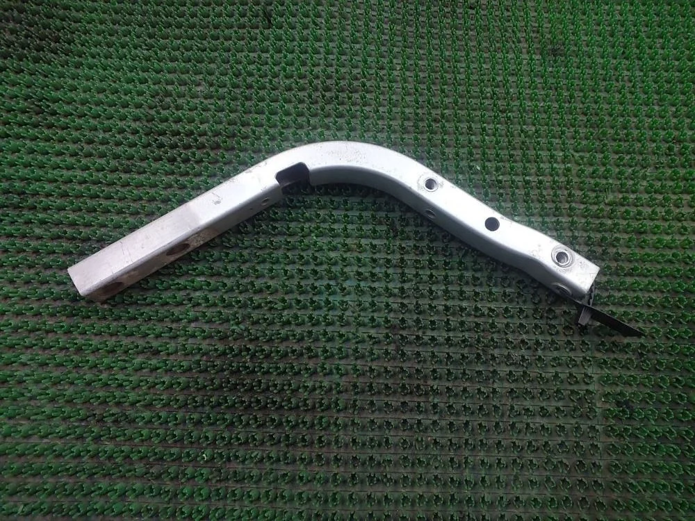 Кронштейн крепления крыла Audi A8 D3 рестайлинг 2 (2007—2010)