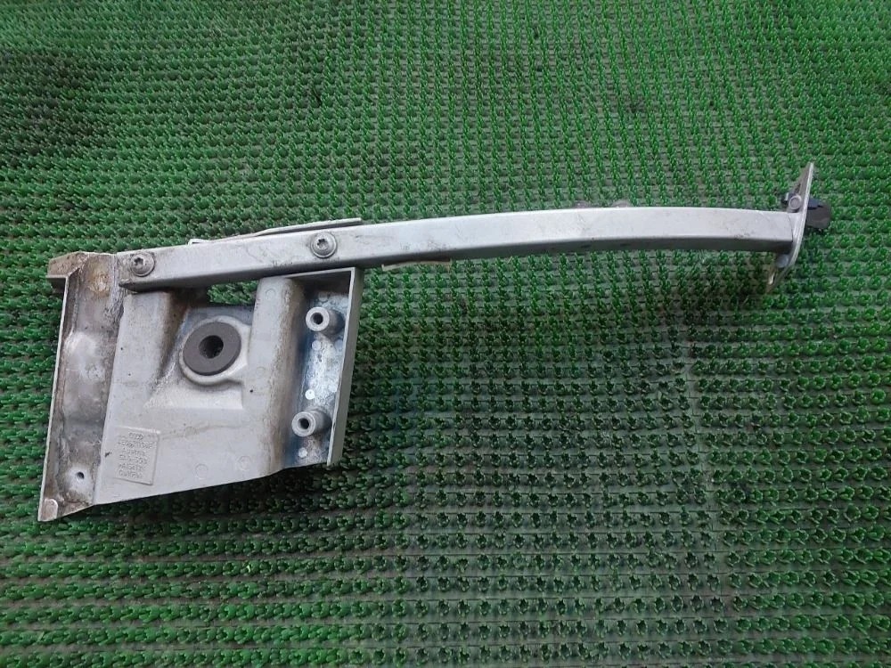 Кронштейн крепления крыла Audi A8 D3 (2002—2005)