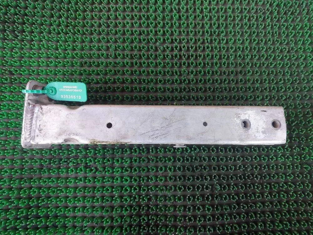 Кронштейн усилителя переднего бампера Audi A8 D4 (2010—2014)