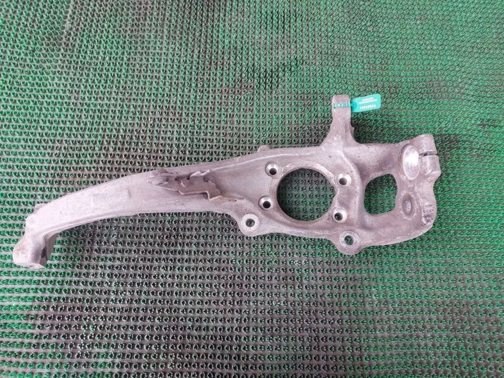 Кулак поворотный передний левый Audi A4 B8 (2007—2012)