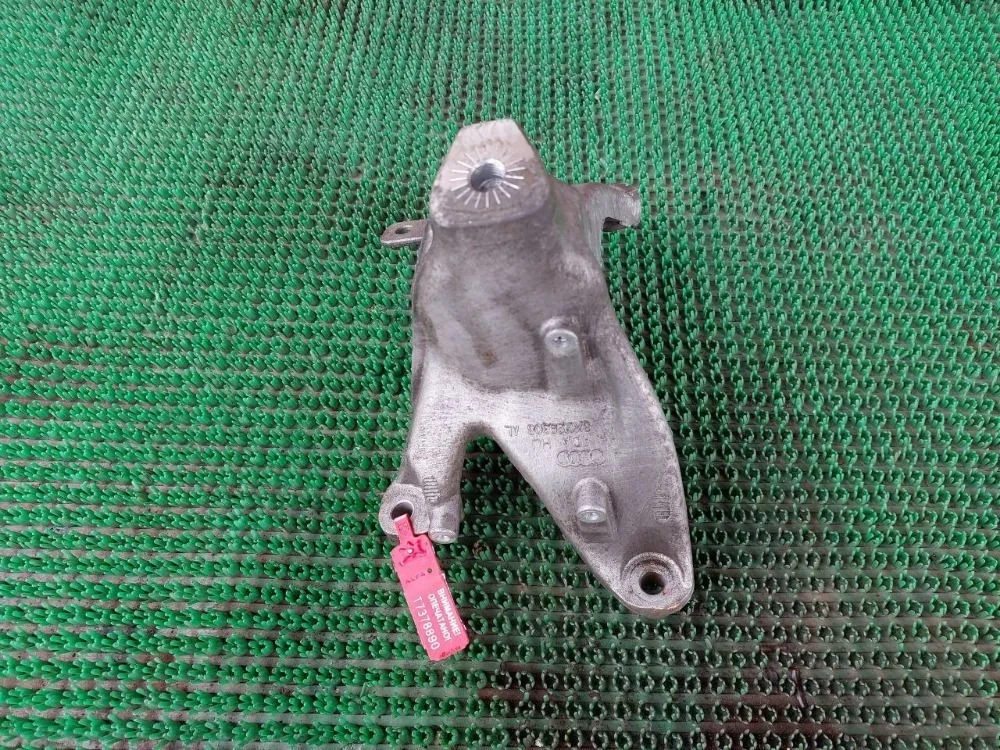 Кронштейн двигателя Audi A4 B8 (2007—2012)