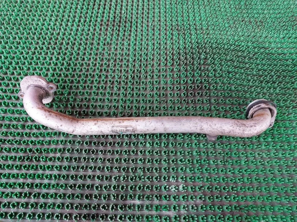 Трубка системы охлаждения Audi A4 B7 (2004—2009)