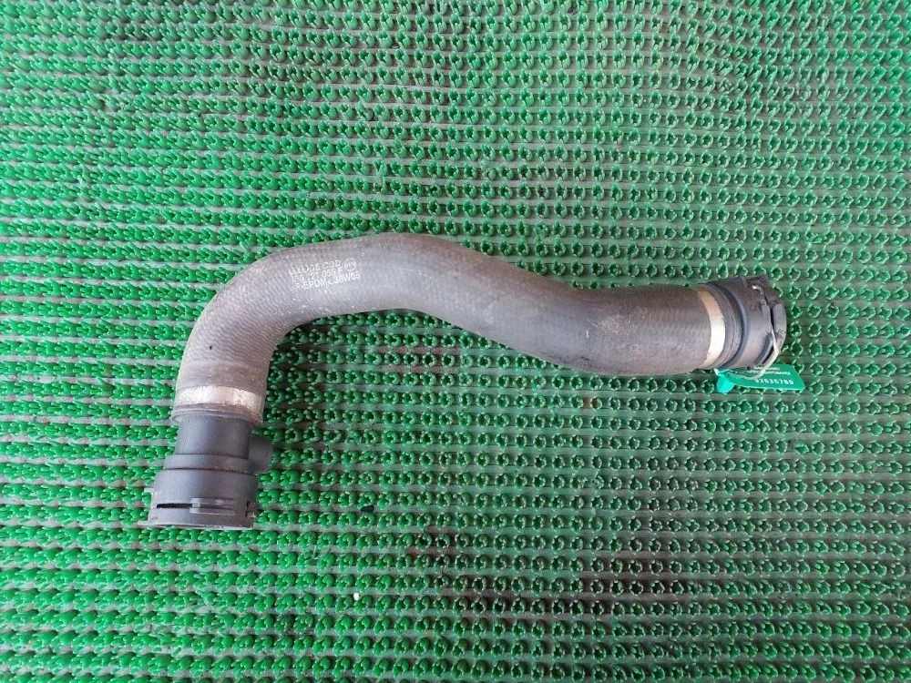 Патрубок системы охлаждения Audi A6 C6 (2004—2008)