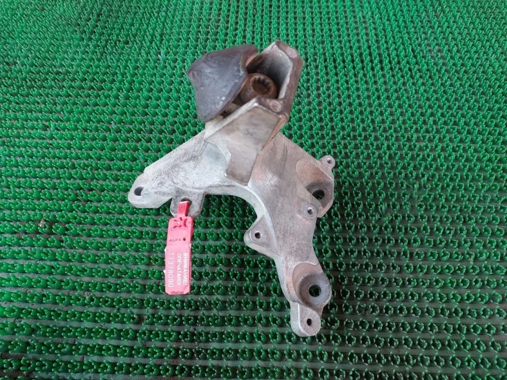 Кронштейн двигателя Audi A8 D4 (2010—2014)