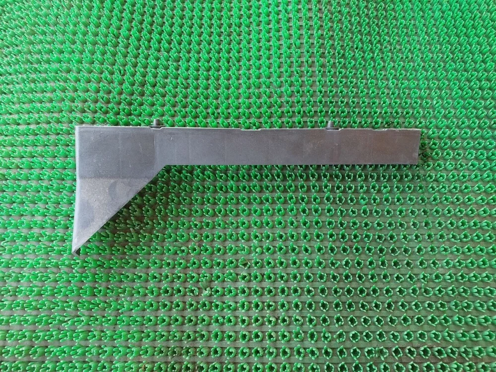 Направляющая заднего бампера правая Audi A8 D3 рестайлинг 2 (2007—2010)