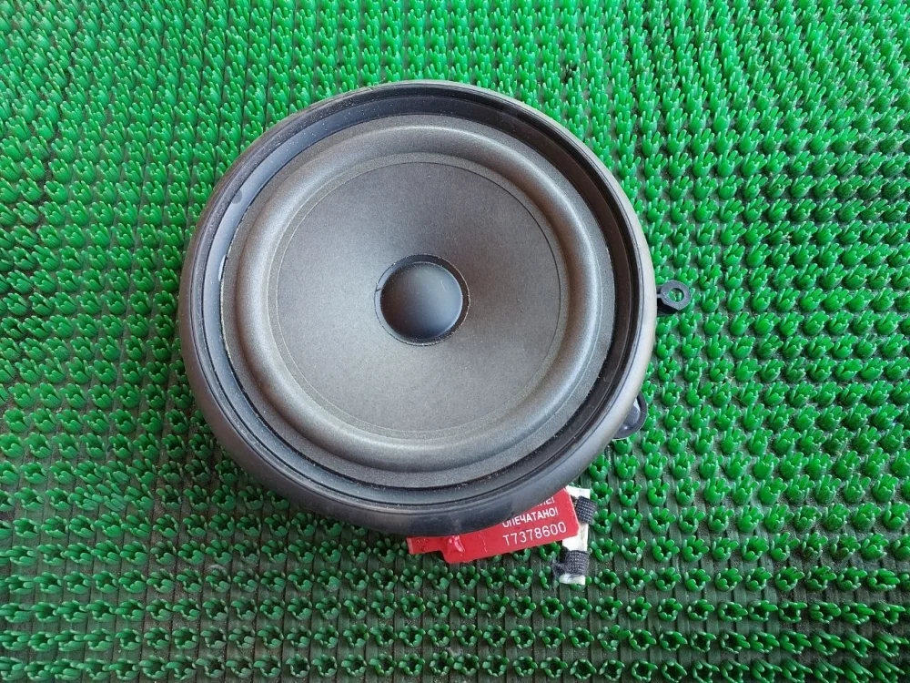 Динамик Audi A4 B7 (2004—2009)