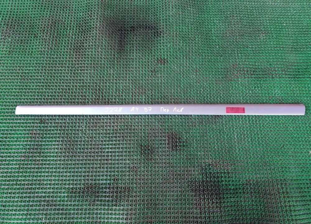 Молдинг передней левой двери Audi A4 B7 (2004—2009)