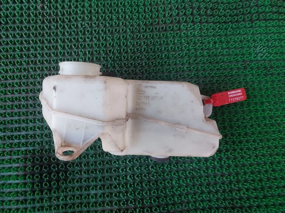 Бачок омывателя лобового стекла Audi A4 B7 (2004—2009)