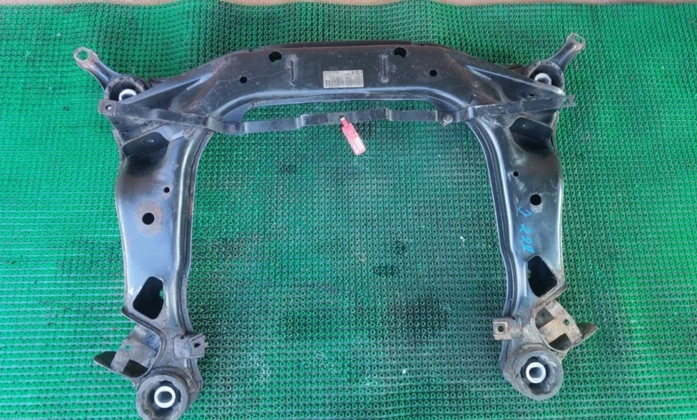 Подрамник Audi A4 B7 (2004—2009)