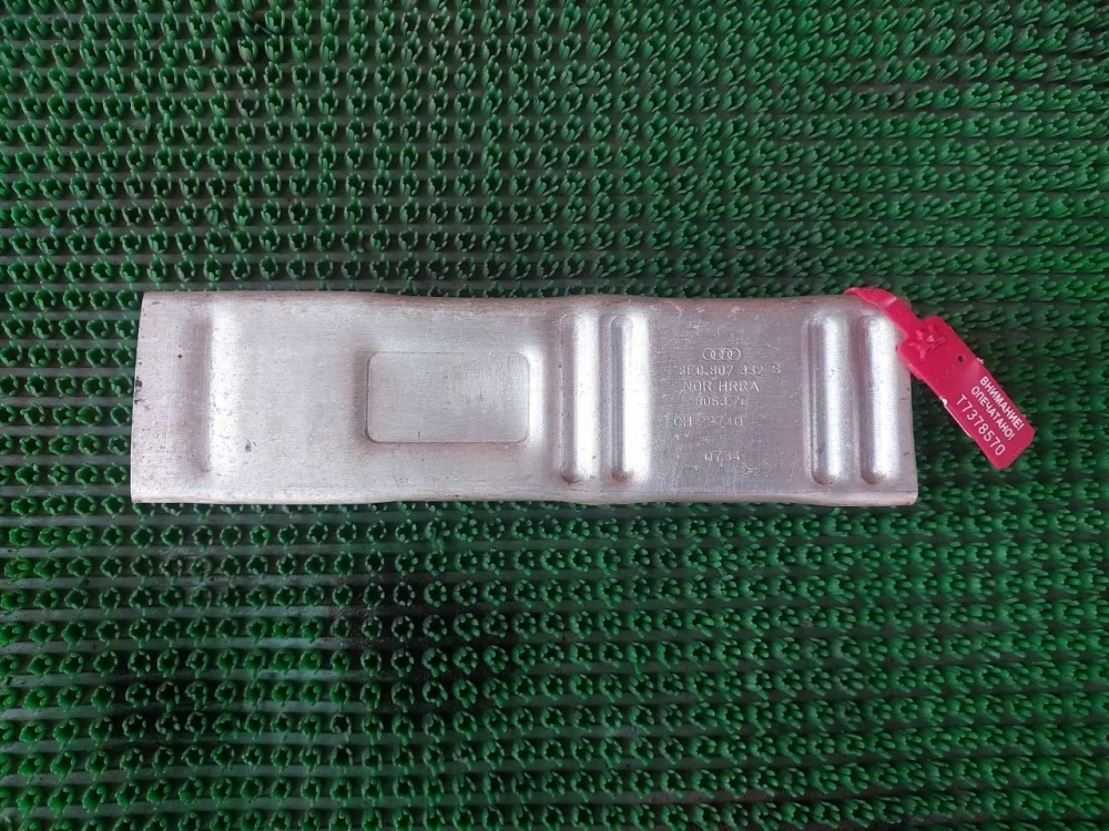 Кронштейн усилителя переднего бампера Audi A4 B7 (2004—2009)