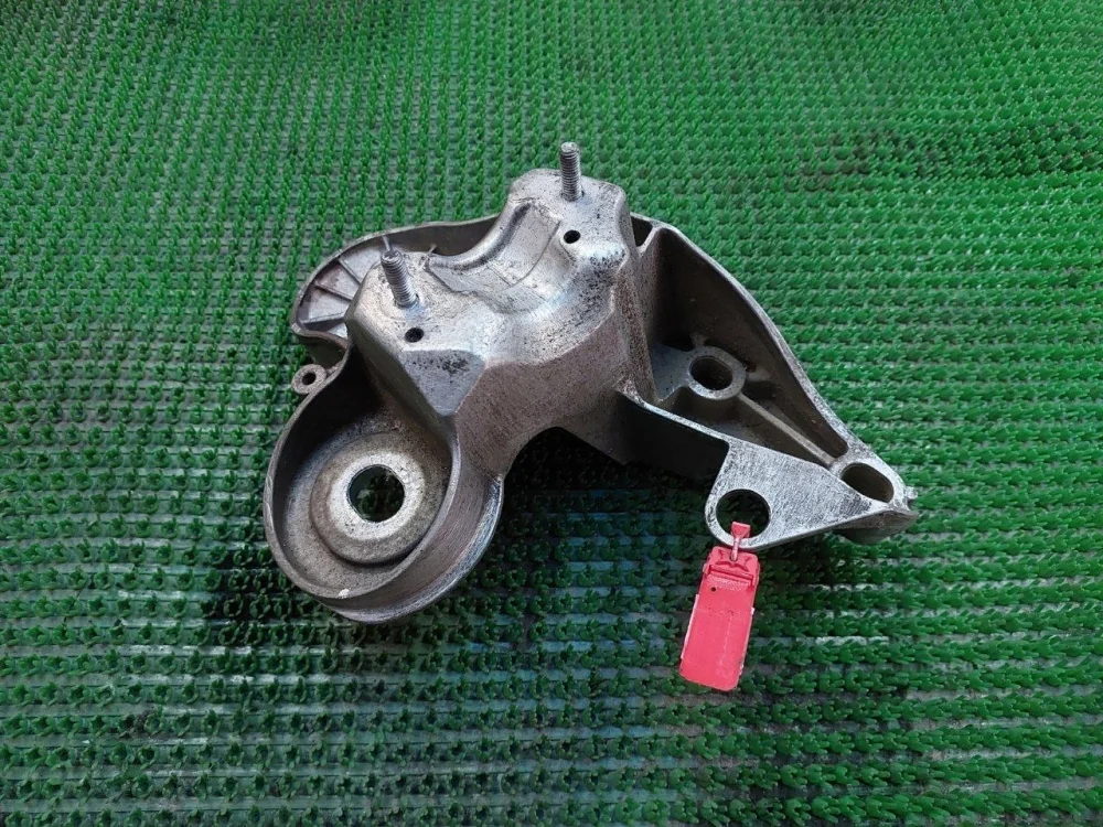 Кронштейн опоры двигателя Audi A6 C6 (2004—2008)