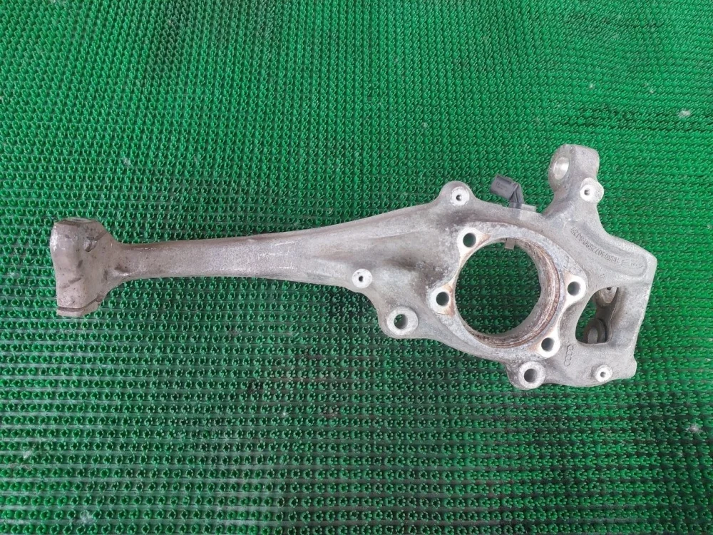 Кулак поворотный передний правый Audi A5 I (2007—2011)