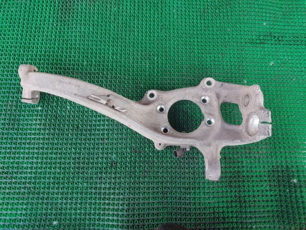 Кулак поворотный передний левый Audi A5 I (2007—2011)