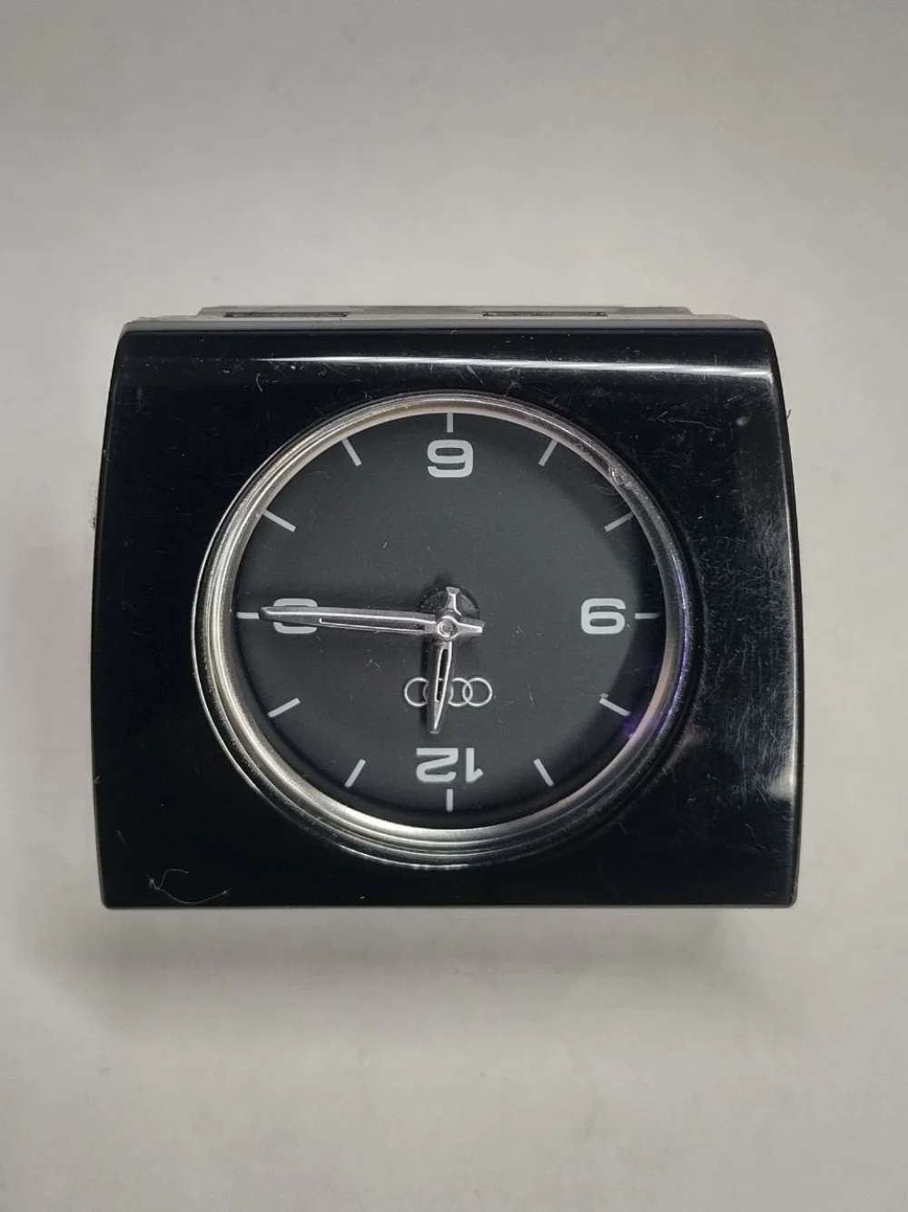 Часы Audi A8 D4 (2010—2014)