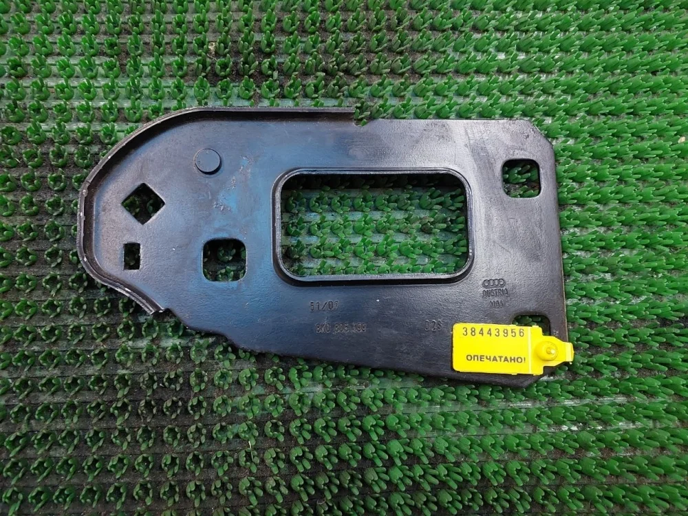 Кронштейн усилителя переднего бампера Audi A4 B8 (2007—2012)