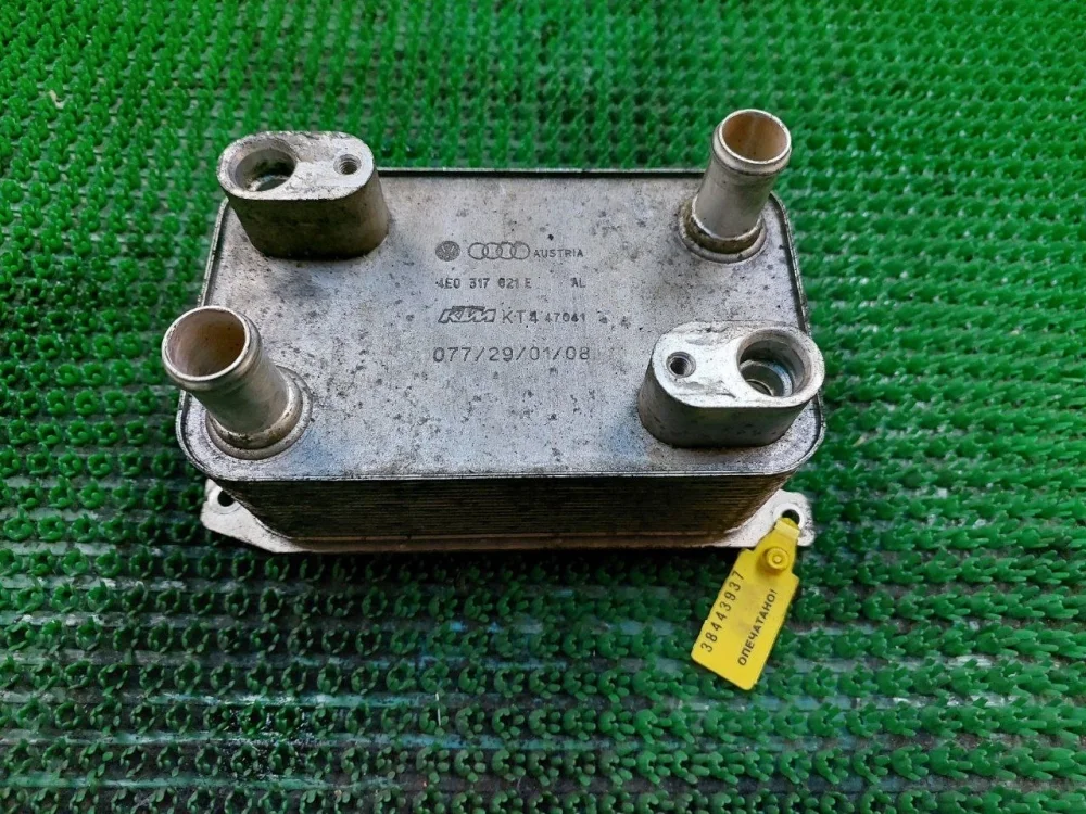 Радиатор масляный Audi A8 D3 рестайлинг (2005—2007)