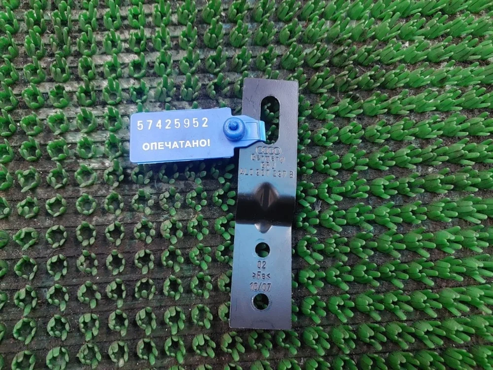 Кронштейн Audi Q7 4L (2005—2009)