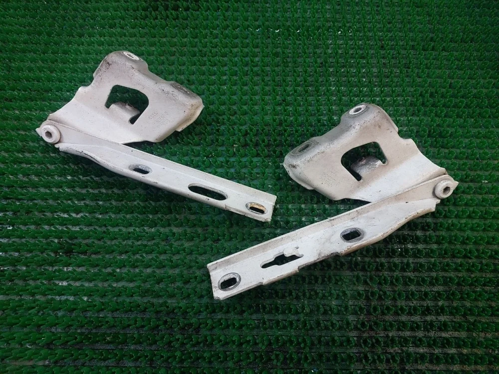 Петля капота Audi A4 B8 (2007—2012)