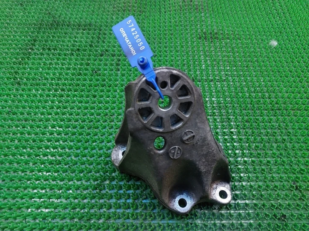 Кронштейн двигателя Audi Q7 4L (2005—2009)