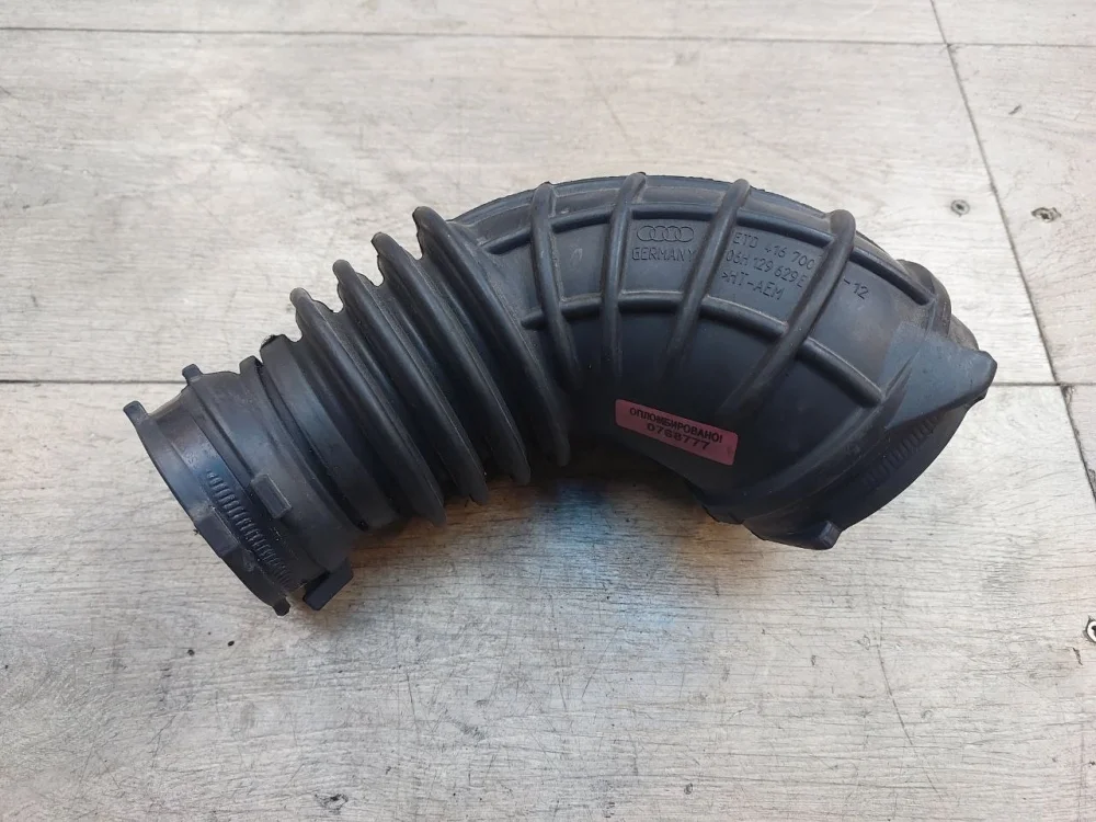 Патрубок воздушного фильтра Audi A4 B8 (2007—2012)