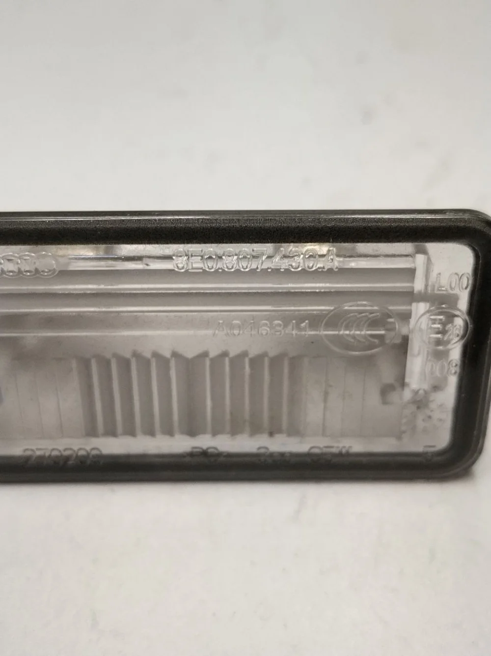 Фонарь подсветки номера Audi A8 D3 (2002—2005)