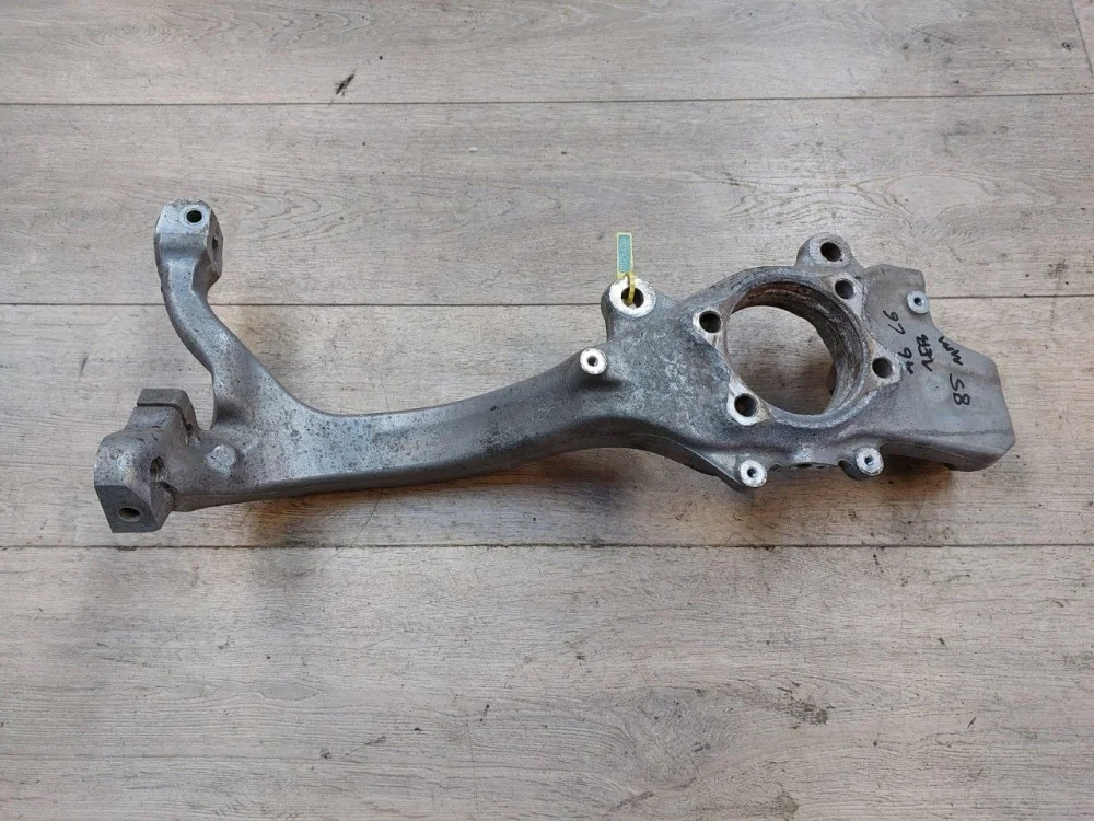 Кулак поворотный передний левый Audi A6 C6 (2004—2008)