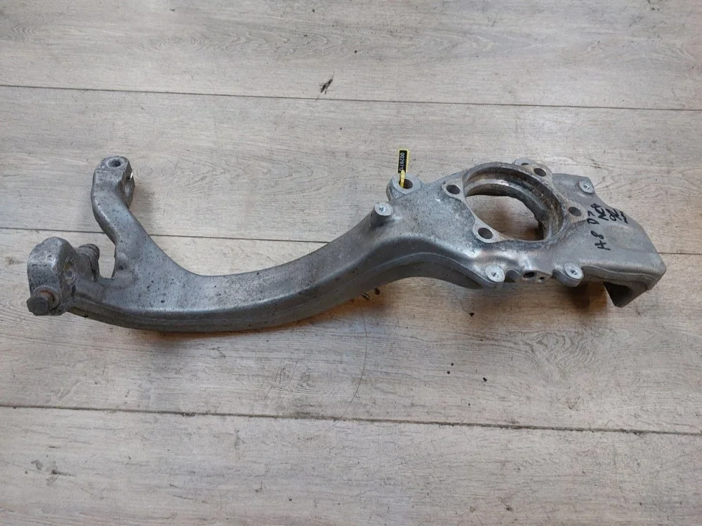 Кулак поворотный передний левый Audi A8 D3 (2002—2005)