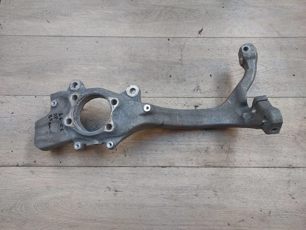 Кулак поворотный передний правый Audi A6 C6 (2004—2008)