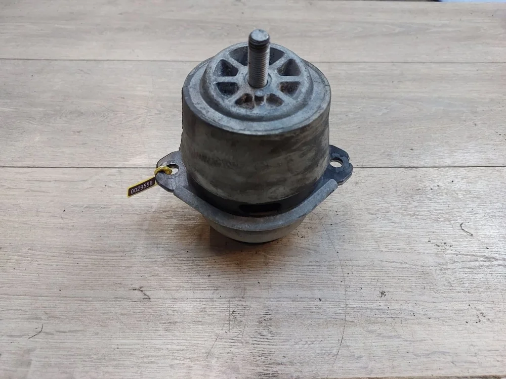 Опора двигателя Audi Q7 4L (2005—2009)