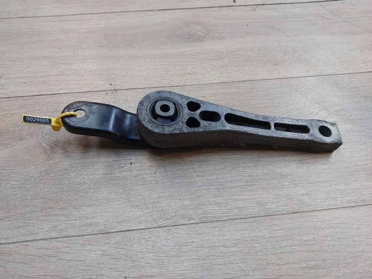 Опора двигателя Audi A3 8P рестайлинг 2 (2008—2013)