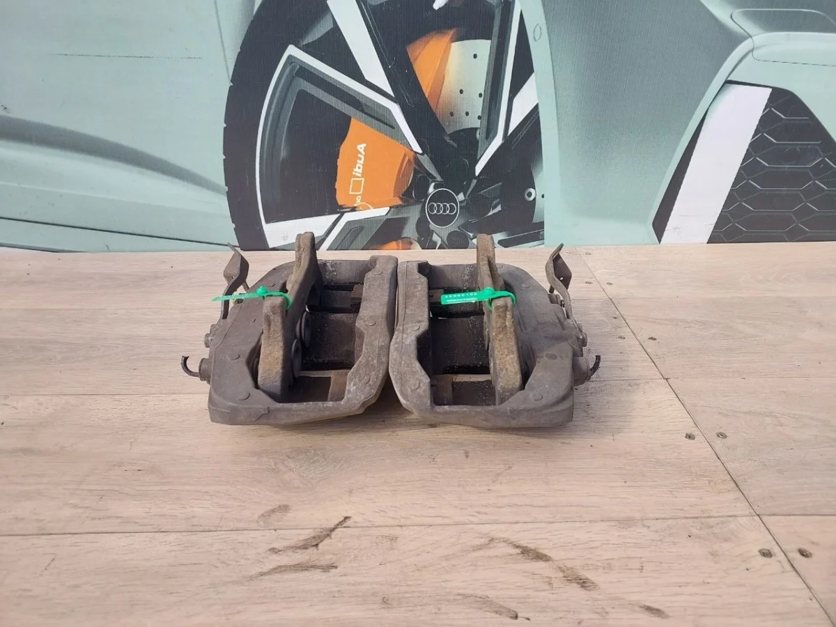 Суппорт тормозной передний Audi A8 D3 (2002—2005)