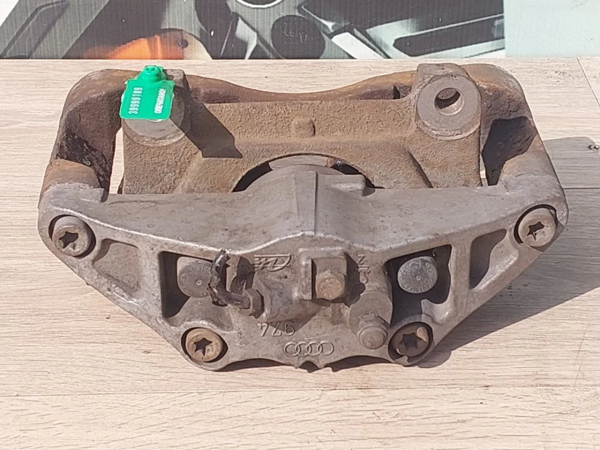 Суппорт тормозной передний правый Audi A6 C6 (2004—2008)