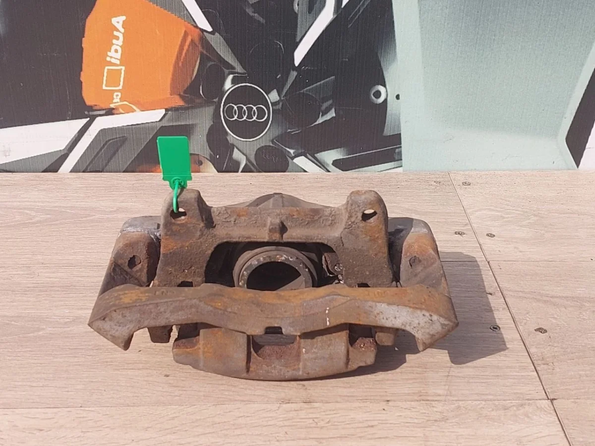 Суппорт тормозной передний правый Audi A6 C6 (2004—2008)