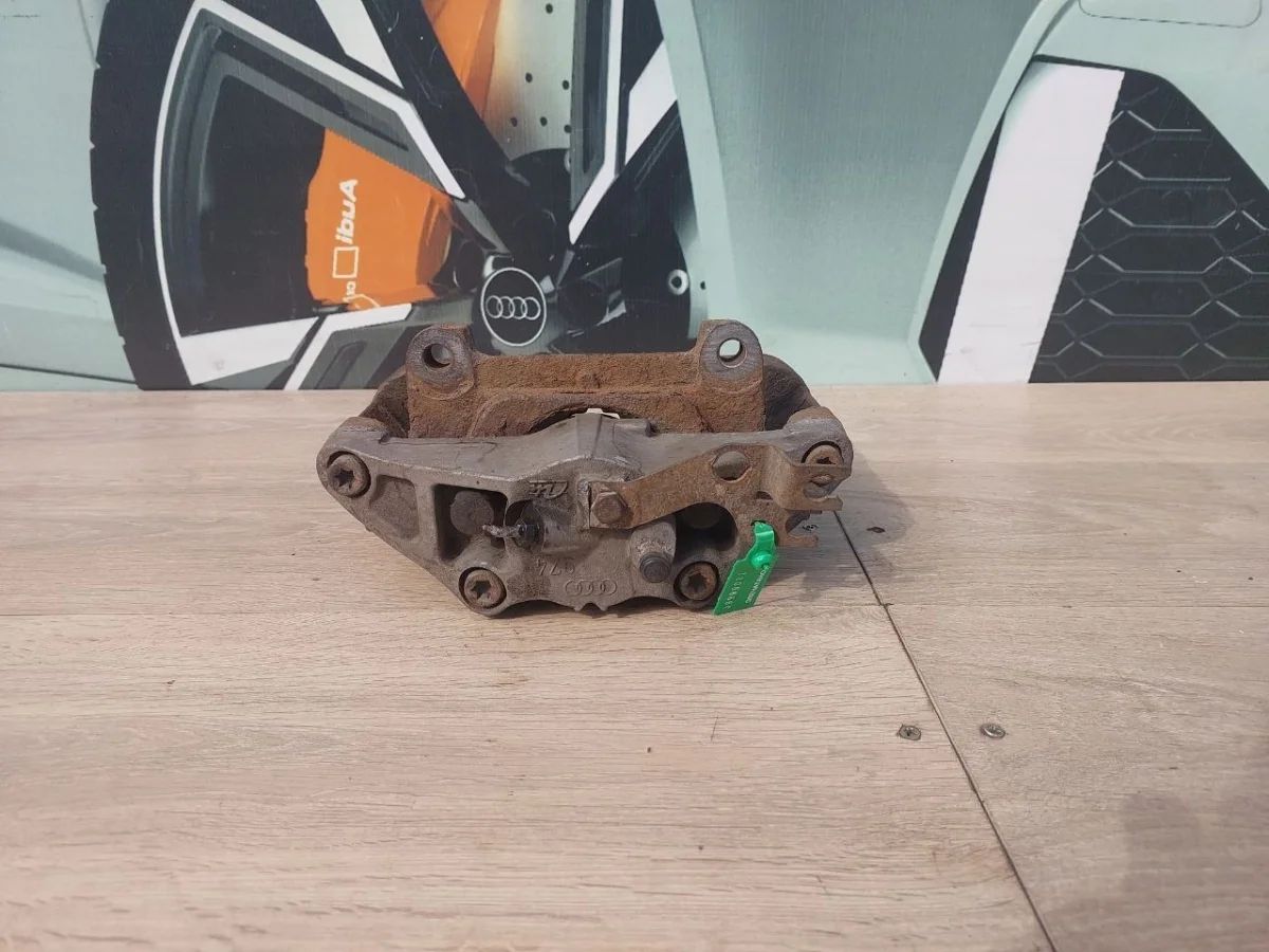 Суппорт тормозной передний правый Audi A6 C6 (2004—2008)