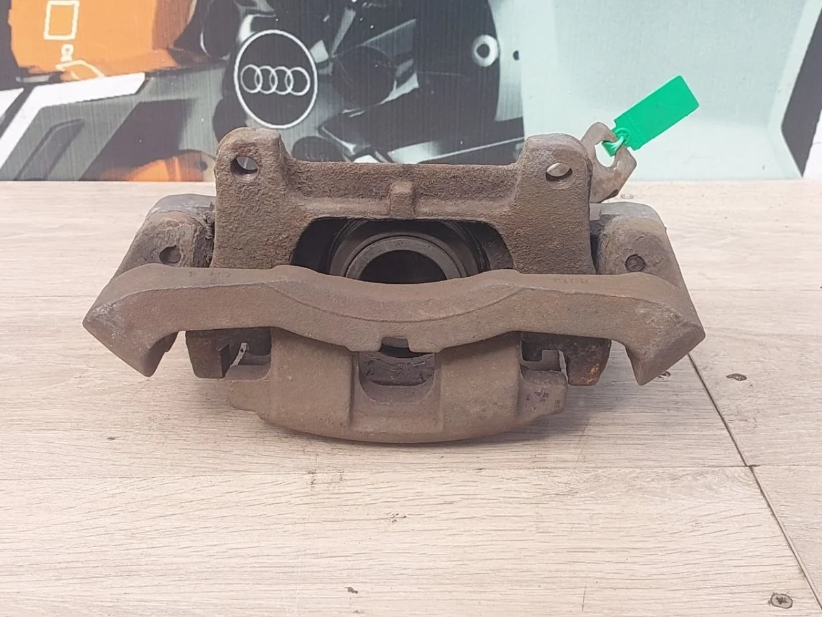 Суппорт тормозной передний левый Audi A6 C6 (2004—2008)