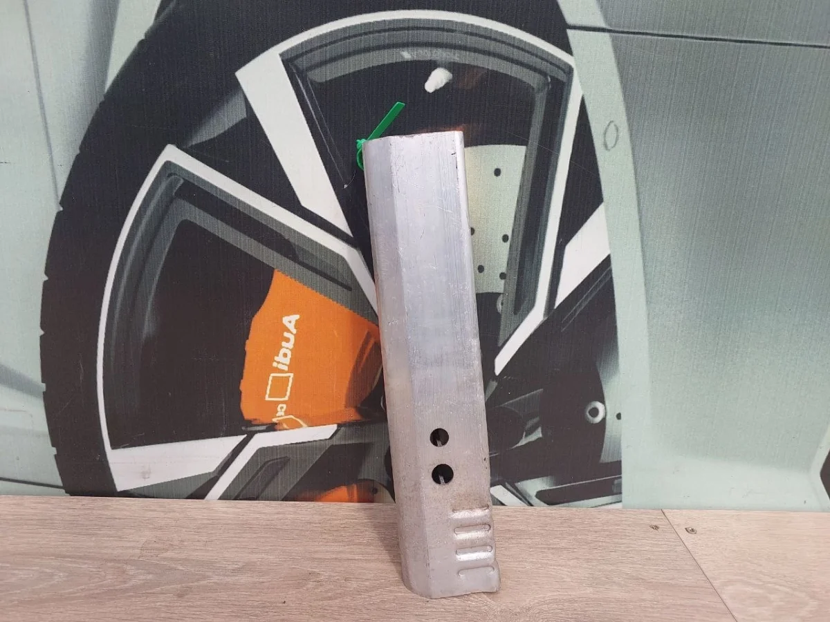 Кронштейн усилителя заднего бампера правый Audi A5 I (2007—2011)