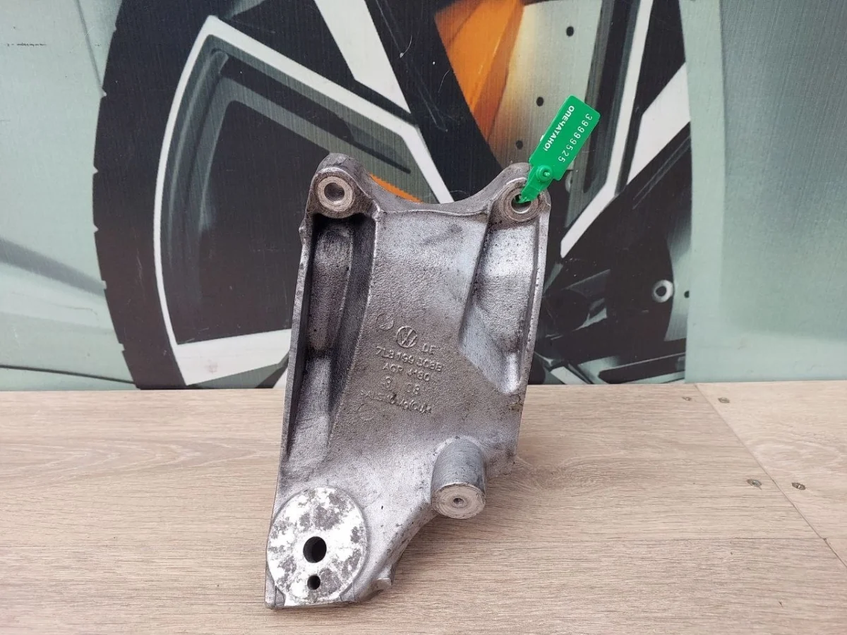 Кронштейн двигателя Audi Q7 4L (2005—2009)